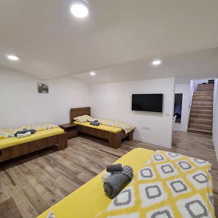Apartment Dinlux Maribor Ngoại thất bức ảnh