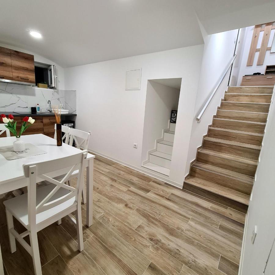 Apartment Dinlux Maribor Ngoại thất bức ảnh