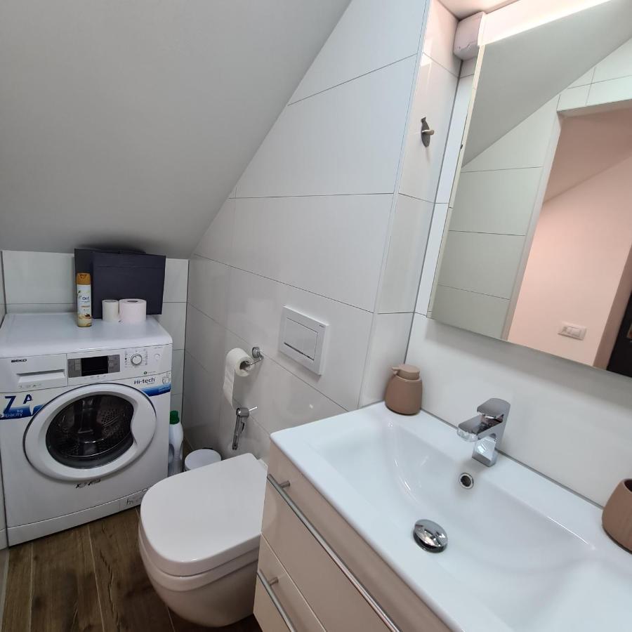 Apartment Dinlux Maribor Ngoại thất bức ảnh