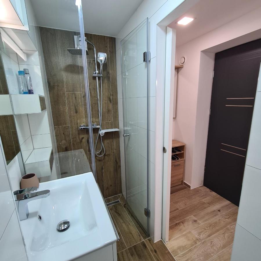 Apartment Dinlux Maribor Ngoại thất bức ảnh