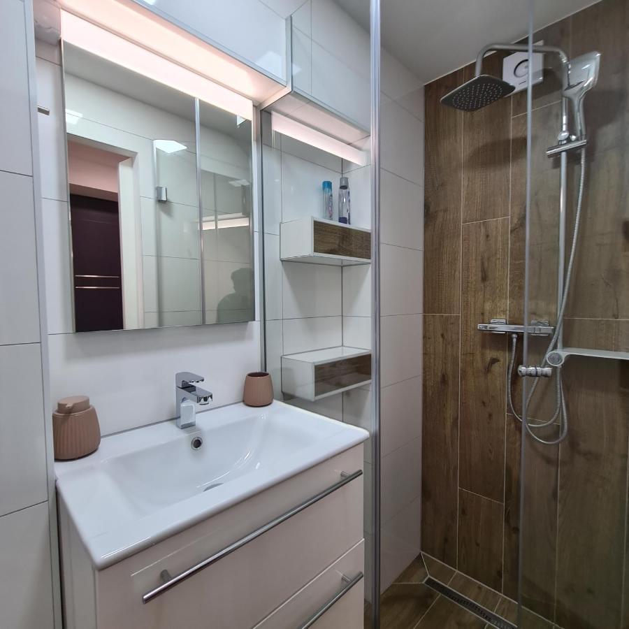 Apartment Dinlux Maribor Ngoại thất bức ảnh