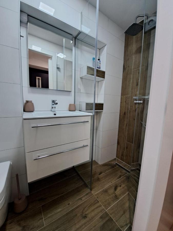 Apartment Dinlux Maribor Ngoại thất bức ảnh